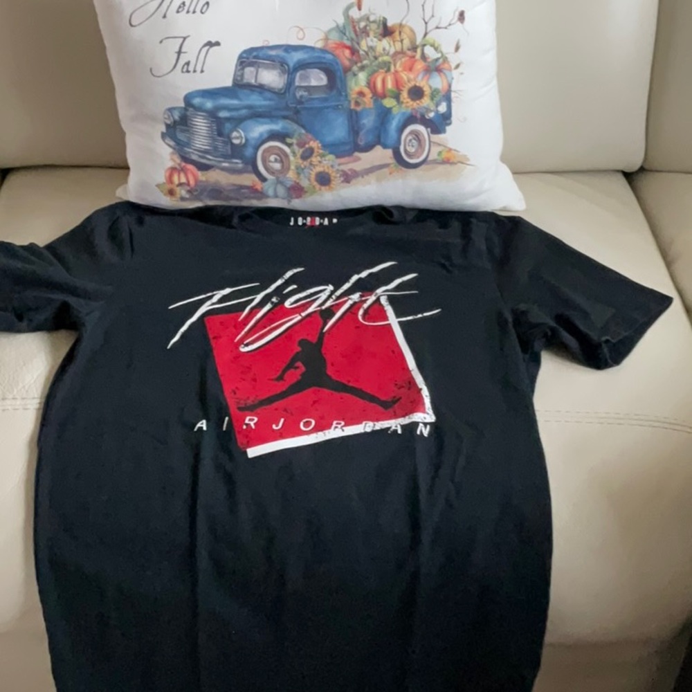 Jordan man small tshirt